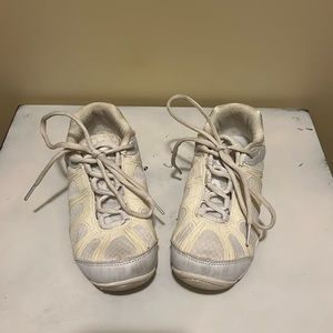 GK Fusion Cheer Shoes size 4 Cheerleading Tumbling White
